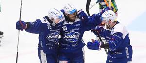 Tým HC Kometa Brno se raduje ze vstřeleného gólu v Tipsport extralize. Tým HC Kometa Brno se raduje ze vstřeleného gólu v Tipsport extralize.