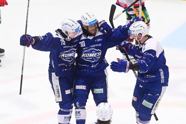 Tým HC Kometa Brno se raduje ze vstřeleného gólu v Tipsport extralize.