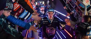 Hokej, Bílí Tygři Liberec při nástupu na led k zápasu Tipsport extraligy ledního hokeje TELH
