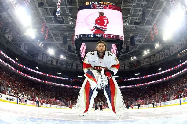 Brankář Sergei Bobrovsky se rozcvičuje před prvním zápasem finále Východní konference NHL - sledujte NHL živě na TV Tipsport