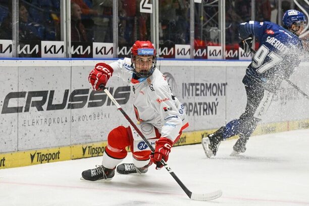 Patnáctiletý útočník Mountfieldu HK Adam Novotný se stal díky gólu proti Kladnu nejmladším střelcem v historii českých i československých nejvyšších hokejových soutěží.