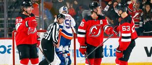 Hokejisté Tyler Toffoli, Jack Hughes a Jesper Bratt se v dresu New Jersey zařadili k největším hvězdám přípravy na NHL 2023-24