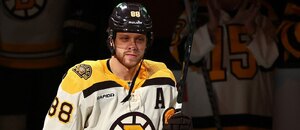 Český hokejista David Pastrňák před prvním zápasem Bostonu v NHL 2023-24