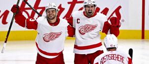 Alex DeBrincat a Dylan Larkin stojí za vzkříšením Detroitu, proto jsou i mezi našimi hvězdami týdne v NHL.