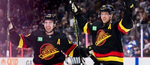 Obránce Quinn Hughes (vlevo) a útočník Elias Pettersson jsou našimi hvězdami týdne v NHL. Obránce Quinn Hughes (vlevo) a útočník Elias Pettersson jsou našimi hvězdami týdne v NHL.