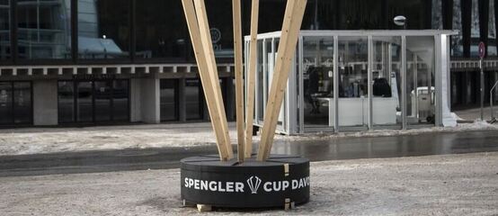 Spenglerův pohár před Vaillant Arenou v Davosu Spenglerův pohár před Vaillant Arenou v Davosu