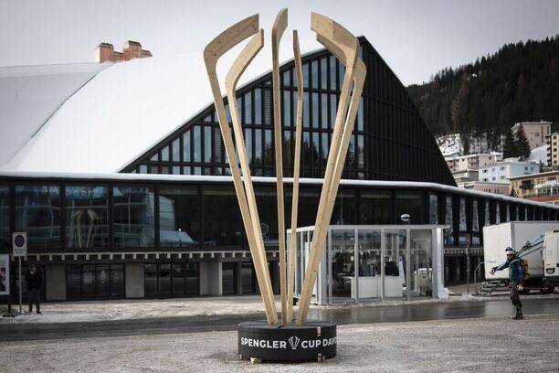 Spenglerův pohár před Vaillant Arenou v Davosu