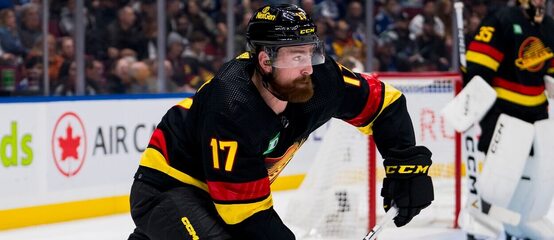 Český obránce Filip Hronek v utkání NHL 2023-24 mezi Vancouver Canucks a Nashville Predators Český obránce Filip Hronek v utkání NHL 2023-24 mezi Vancouver Canucks a Nashville Predators