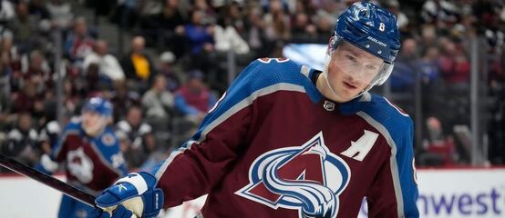 Obránce Colorada Avalanche Cale Makar je naší 1. hvězdou týdne. Obránce Colorada Avalanche Cale Makar je naší 1. hvězdou týdne.