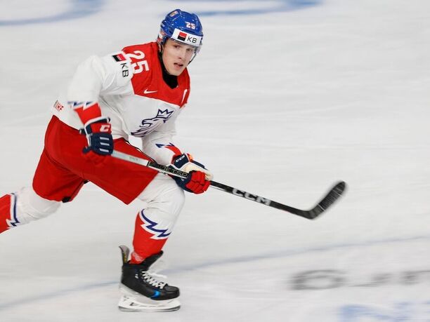 Kapitán české reprezentace na MS v hokeji juniorů 2024 Jiří Kulich v zápase s Norskem vstřelil hattrick