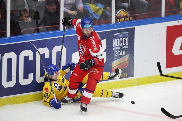 Vladimír Sobotka po dohrání švédského hráče, zápas Česko vs. Švédsko na Beijer Hockey Games 2023