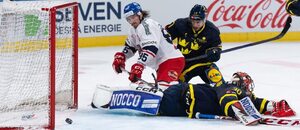 Daniel Voženílek skóruje proti Švédsku. Sledujte českou hokejovou reprezentaci v akci i dnes od 19:00 na TV Tipsport.