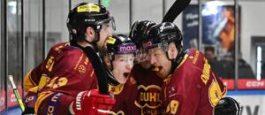 Hokejisté Jihlavy oslavují vítězný gól ve finále 1. Maxa ligy, Dukla si jím zajistila postup do baráže o extraligu