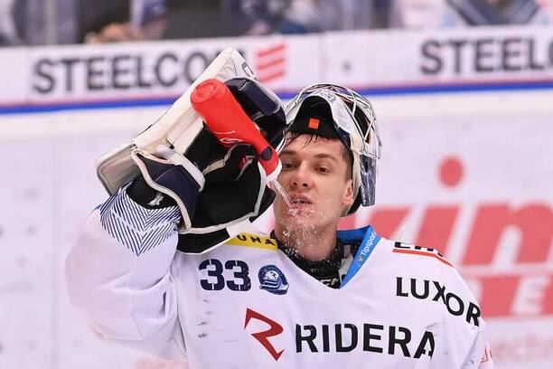 Hokej, extraliga, brankář Vítkovic Lukáš Klimeš v utkání s Kometou Brno, ve kterém vychytal páté čisté konto v sezoně 2023/2024