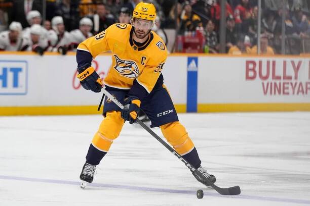 Obránce Nashvillu Predators Roman Josi je naší 1. hvězdou týdne v NHL.