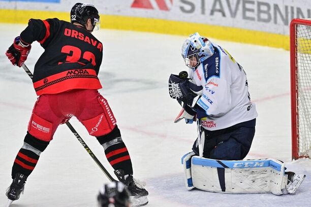 Jakub Orsava rozhodl oba zápasy v Liberci a zařídil Olomouci vedení v sérii předkola play off ELH 2024