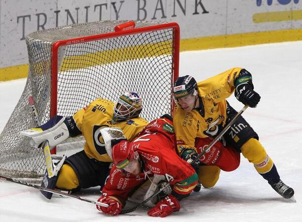 Brankář Daniel Huf a obránce Aleksi Salonen patří k ústředním postavám Beranů ve čtvrtfinále play off Chance ligy 2024 Zlín - Prostějov