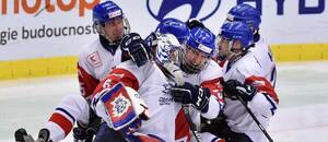 Čeští reprezentanti se radují z vítězství na mistrovství světa v para hokeji