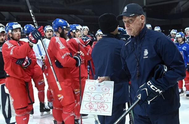 Hlavní trenér národního týmu Radim Rulík během tréninku české hokejové reprezentace