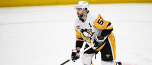 Obránce Pittsburghu Penguins Kris Letang je naší 1. hvězdou týdne v NHL. Obránce Pittsburghu Penguins Kris Letang je naší 1. hvězdou týdne v NHL.