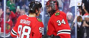 Dvě největší hvězdy Chicaga Blackhawks, které by se měly představit na hokejovém MS 2024: Connor Bedard (Kanada) a Petr Mrázek (Česká republika).