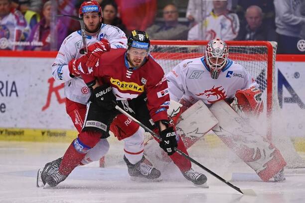 Sparťan Jan Buchtele a Oceláři Martin Marinčin a Ondřej Kacetl v 6. semifinále play off ELH 2024