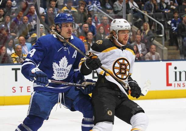 Série Boston vs. Toronto bude i soubojem dvou špičkových kanonýrů – Davida Pastrňáka a Austona Matthewse. Sledujte play off NHL živě na TV Tipsport.
