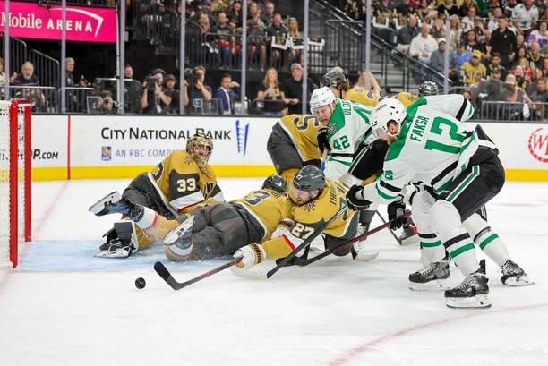 Český útočník Radek Faksa v zápase play off NHL mezi Dallas Stars a Vegas Golden Knights