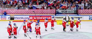 Česká hokejová reprezentace zdraví fanoušky po utkání na MS v ledním hokeji