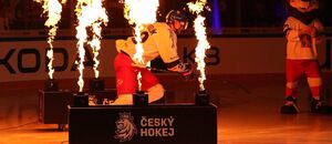 Český reprezentant Jáchym Kondelík nastupuje do zápasu proti Finům, ve kterém vstřelil jediný český gól. Jako další nás na Betano Hockey Games vyzvou Švédové