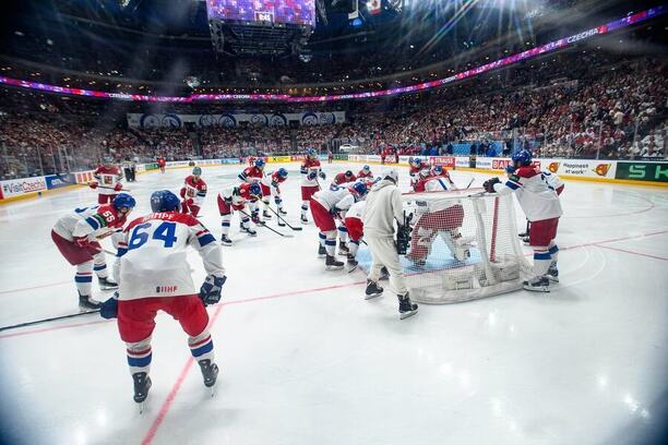 Čeští reprezentanti před posledním utkáním v základní skupině na MS v hokeji 2024 v Praze, jako další je čeká čtvrtfinále