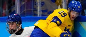 Slovensko a Švédsko se střetnou v zápase základní skupiny B na MS v hokeji 2024, momentka ze vzájemného duelu na ZOH 2022 Slovensko a Švédsko se střetnou v zápase základní skupiny B na MS v hokeji 2024, momentka ze vzájemného duelu na ZOH 2022