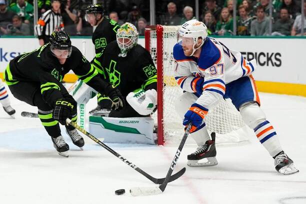 Obránce Stars Miro Heiskanen a útočník Oilers Connor McDavid. I jejich souboje rozhodnou o tom, kdo vyhraje sérii play off NHL 2024 Dallas vs. Edmonton