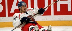 Jaroslav Špaček a jeho nezapomenutelná kajakářská oslava po vítězném nájezdu proti Kanadě v semifinále MS 1999 v Lillehammeru.