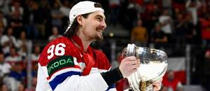 David Tomášek s pohárem pro mistry světa 2024. Dočká se šance v NHL?
