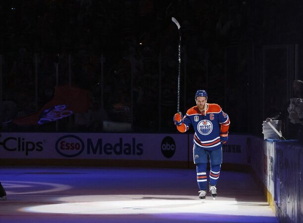 Connor McDavid vytvořil nový rekord NHL v počtu asistencí za jedno play off.