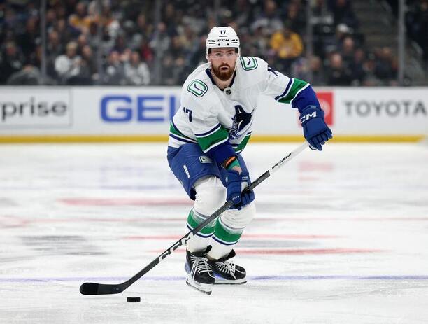 Filip Hronek prodloužil s Vancouverem Canucks smlouvu na dalších 8 let.