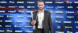Tomáš Filippi s cenou pro Hokejistu sezony Tipsport ELH (2023/24)