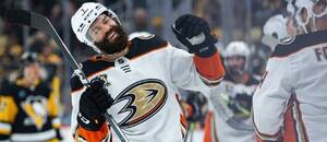 Hokej: Radko Gudas v dresu Anaheim Ducks, na kterém bude od sezony NHL 2024/25 nosit kapitánské céčko Hokej: Radko Gudas v dresu Anaheim Ducks, na kterém bude od sezony NHL 2024/25 nosit kapitánské céčko