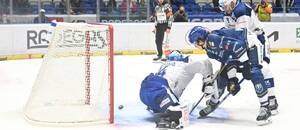 Jaromír Pytlík (Rytíři Kladno) skóruje v utkání proti Kometě Brno. Jedná se o gól sezony? VIDEO najdete v článku Jaromír Pytlík (Rytíři Kladno) skóruje v utkání proti Kometě Brno. Jedná se o gól sezony? VIDEO najdete v článku