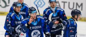 Hokejisté Vítkovic během utkání ELH 2024/25 s Dynamem. Ridera kvůli nemoci odkládá své příští dva zápasy v extralize Hokejisté Vítkovic během utkání ELH 2024/25 s Dynamem. Ridera kvůli nemoci odkládá své příští dva zápasy v extralize