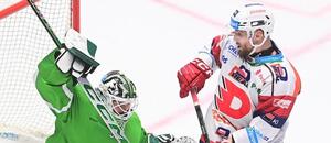 Zápas Tipsport ELH, Mladá Boleslav vs. Pardubice, na fotce Dominik Furch a Jiří Smejkal Zápas Tipsport ELH, Mladá Boleslav vs. Pardubice, na fotce Dominik Furch a Jiří Smejkal