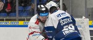 Zápas Olomouc vs. Kometa Brno, v osobním souboji Pavel Musil (Olomouc) s Janem Ščotkou (Kometa) Zápas Olomouc vs. Kometa Brno, v osobním souboji Pavel Musil (Olomouc) s Janem Ščotkou (Kometa)