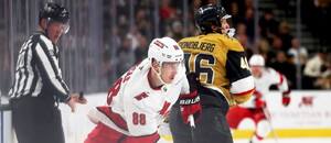 Martin Nečas (Carolina Hurricanes) na puku v zápase s Las Vegas Golden Knights Martin Nečas (Carolina Hurricanes) na puku v zápase s Las Vegas Golden Knights