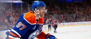Connor McDavid dosáhl 1000 bodů v NHL jako čtvrtý nejrychlejší hokejista v historii Connor McDavid dosáhl 1000 bodů v NHL jako čtvrtý nejrychlejší hokejista v historii