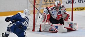 Tomáš Marcinko z Komety právě skóruje, fotka z prvního vzájemného duelu Pardubice vs. Kometa v sezoně 24/25 Tomáš Marcinko z Komety právě skóruje, fotka z prvního vzájemného duelu Pardubice vs. Kometa v sezoně 24/25