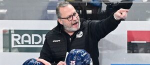 Trenér David Bruk na střídačce Vítkovic v říjnovém utkání na Spartě, dnes byl Bruk odvolán Trenér David Bruk na střídačce Vítkovic v říjnovém utkání na Spartě, dnes byl Bruk odvolán