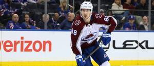 Hokejový útočník Martin Nečas v dresu klubu NHL Colorado Avalanche. Hokejový útočník Martin Nečas v dresu klubu NHL Colorado Avalanche.