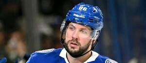 Útočník Tampy Nikita Kucherov oslavuje svůj gól do sítě Colorada. Útočník Tampy Nikita Kucherov oslavuje svůj gól do sítě Colorada.