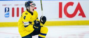 Axel Sandin Pellikka v dresu švédské juniorské reprezentace na MS U20 v hokeji Axel Sandin Pellikka v dresu švédské juniorské reprezentace na MS U20 v hokeji